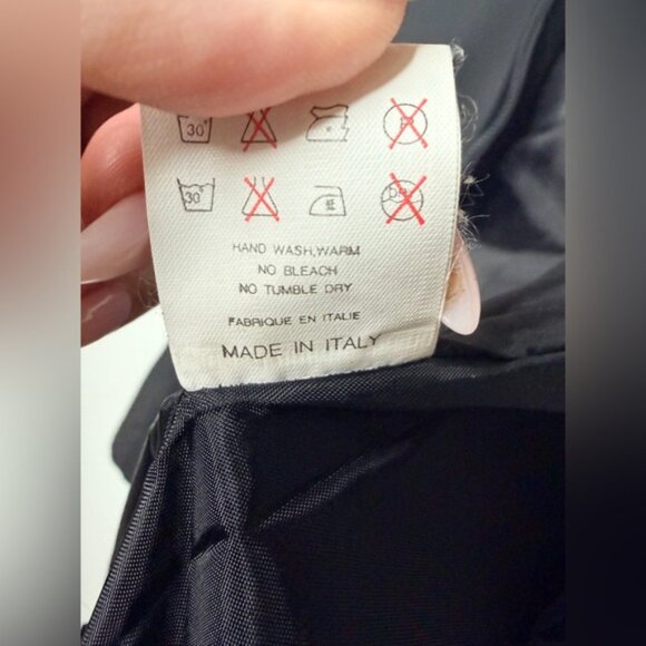 Authentic Vintage Prada Black Jacket with Red Logo – Iconic Staple - Picture 16 of 17